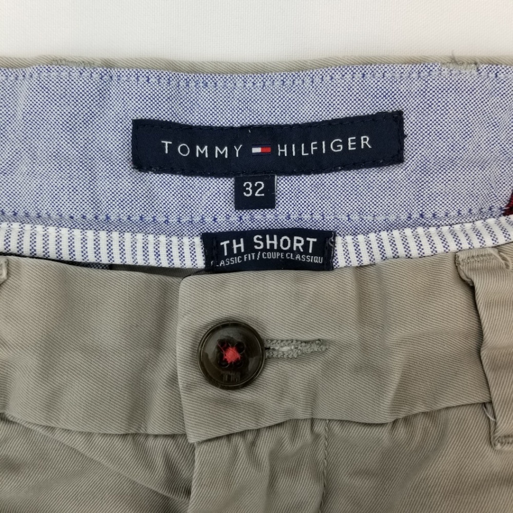 TOMMY HILFIGER Beige TH Short Classic Fit Size 32